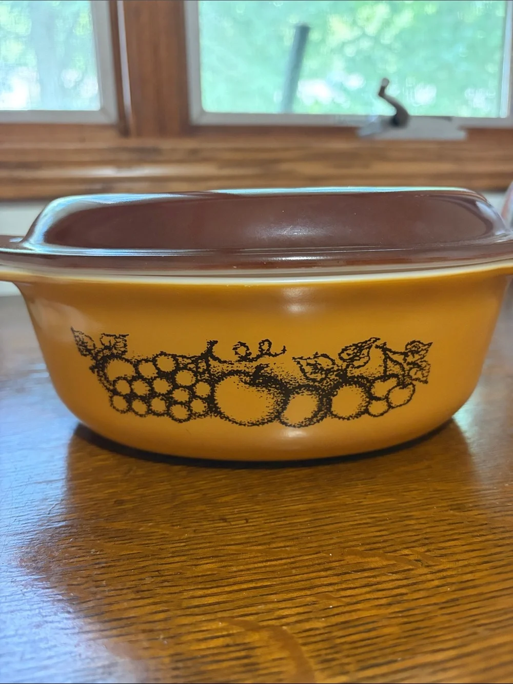 Pyrex Old Orchard Casserole Dish with Brown Lid